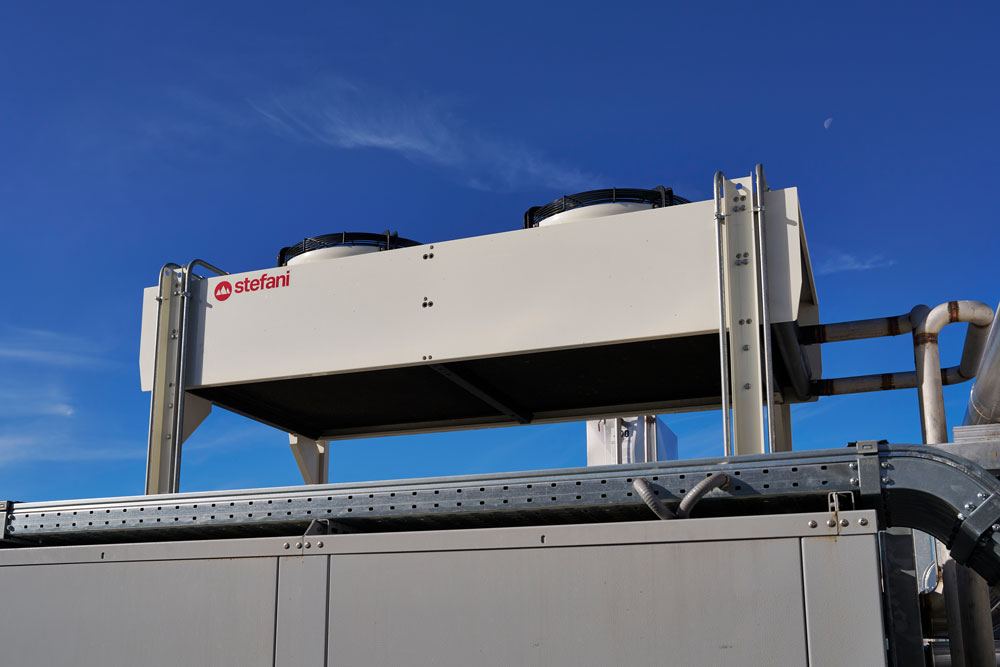 gas cooler scirocco esterno vista dal basso impianti refrigerazione industriali